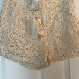Lace ivory shorts